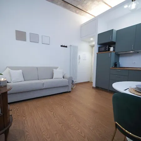 Bruno Domus Colosseo Рим