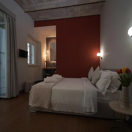 Bruno Domus Colosseo Рим