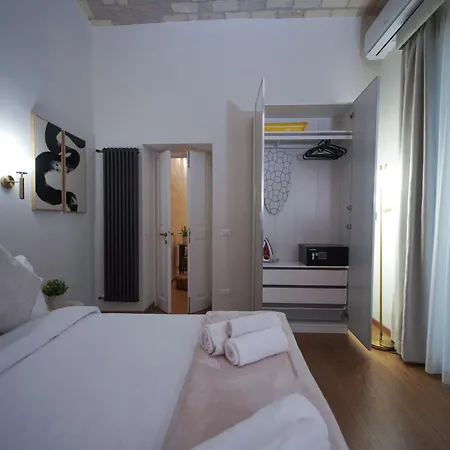 Bruno Domus Colosseo Рим